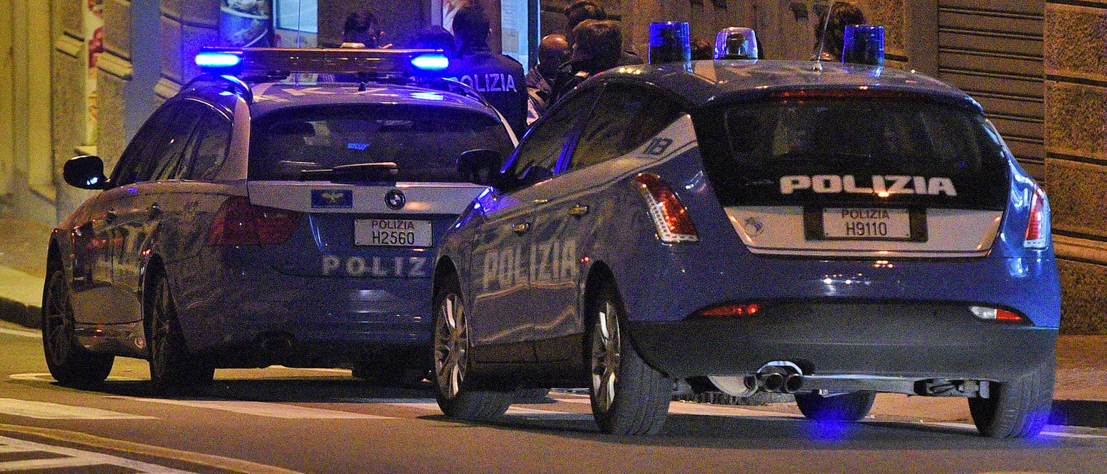 Milano, studenti ubriachi camminano su una gru: due denunciati