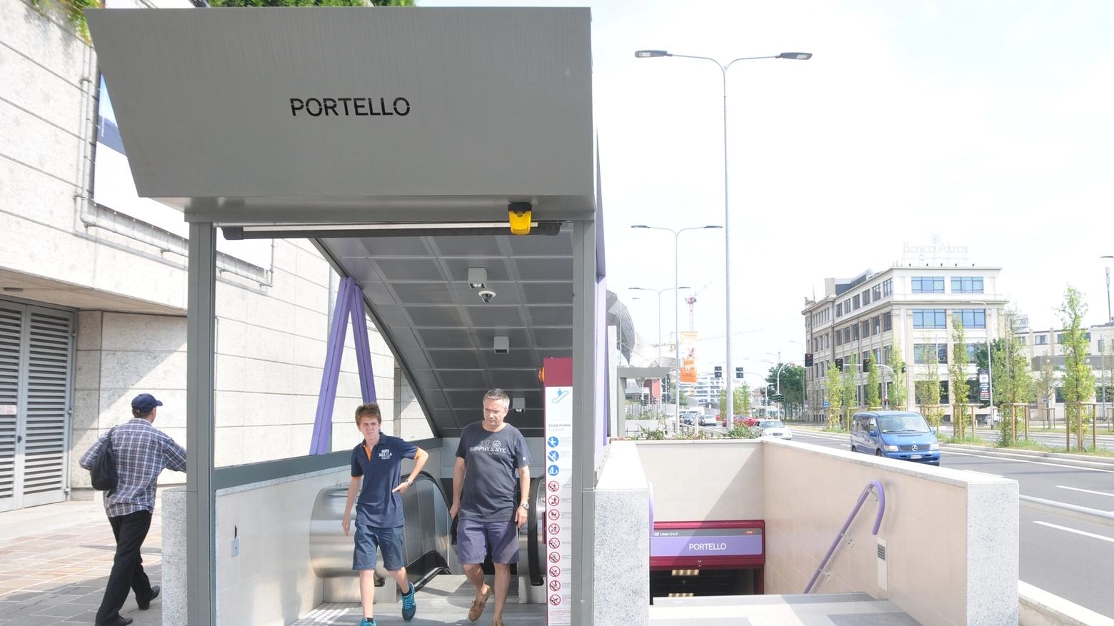 Stazione fermata metropolitana lilla Portello