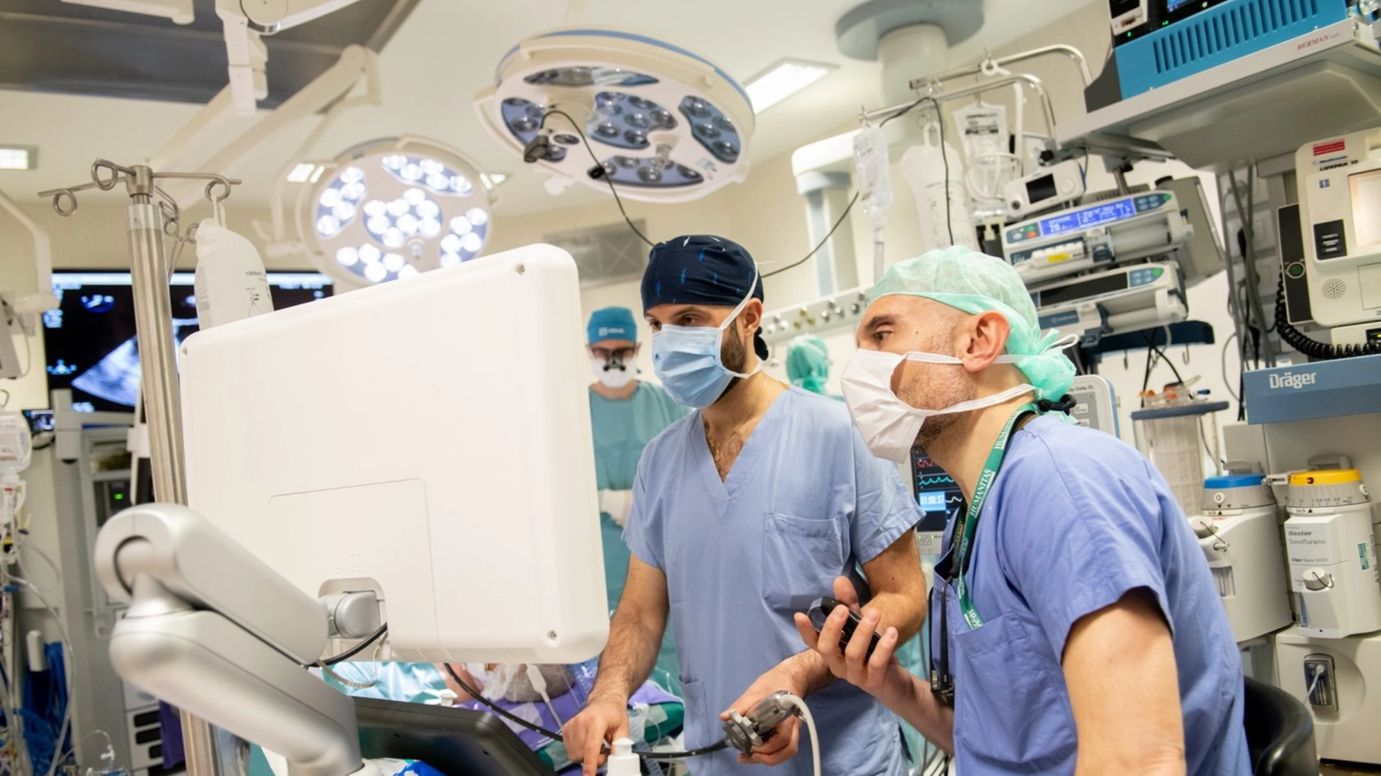Alfonso Agnino, cardiochirurgo, sulla destra; Claudio Roscitano, anestesista, a sinistra