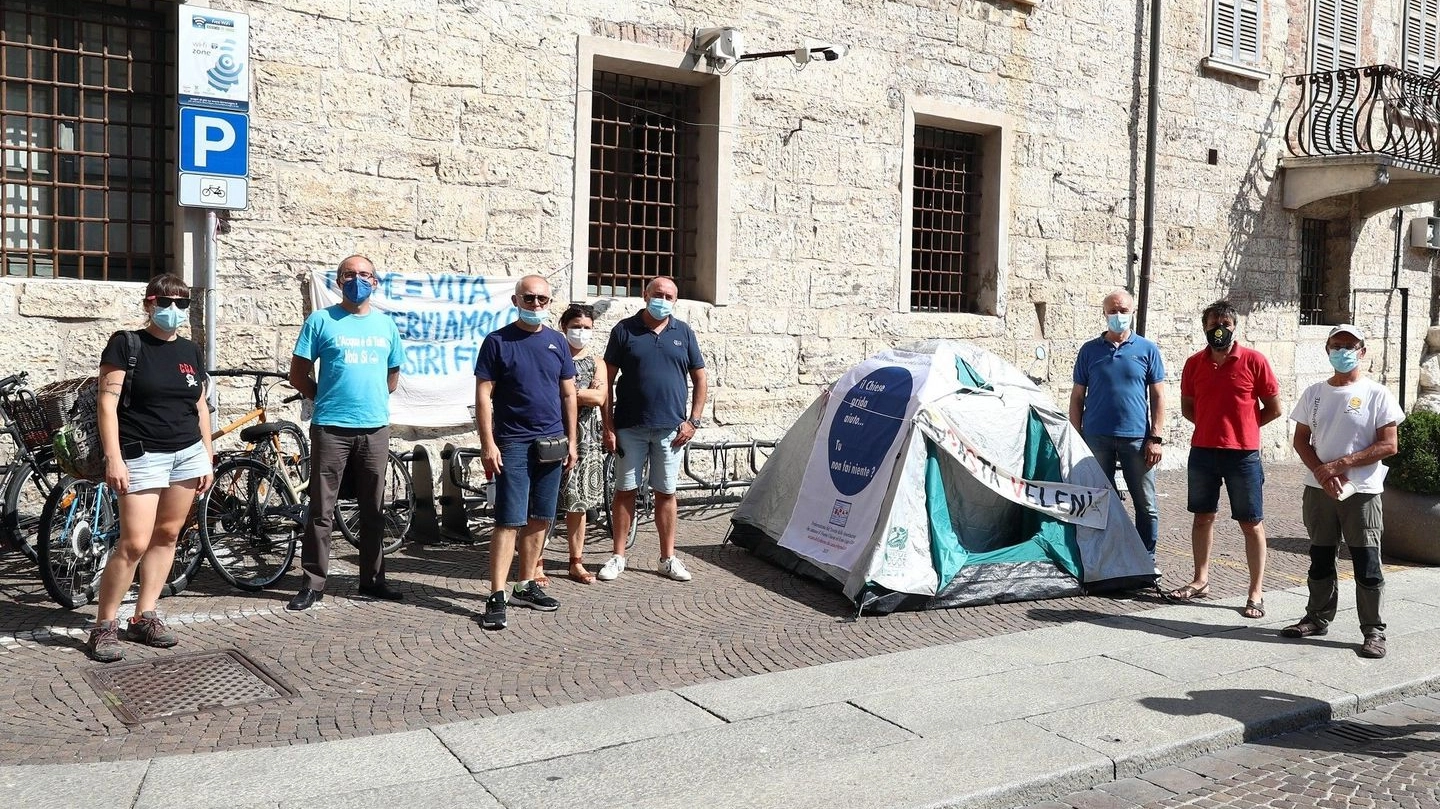 Il presidio dall’agosto 2021 davanti alla Prefettura di Brescia. La protesta prosegue da due anni Il presidio dall’agosto 2021 davanti alla Prefettura di Brescia. La protesta prosegue da due anni