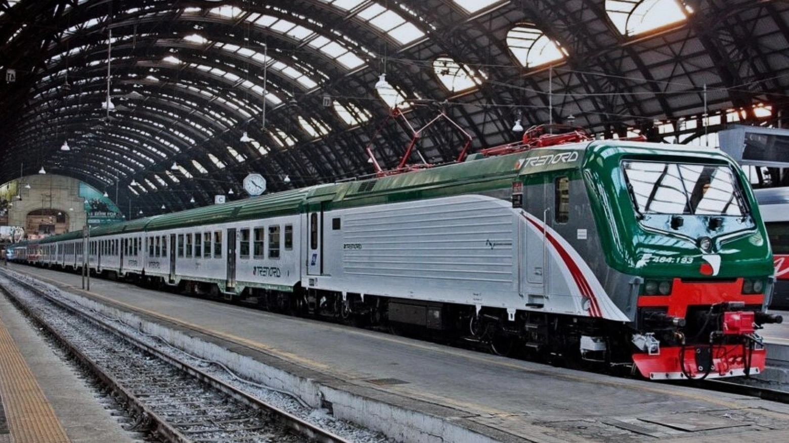 Un regionale Trenord a Milano Centrale