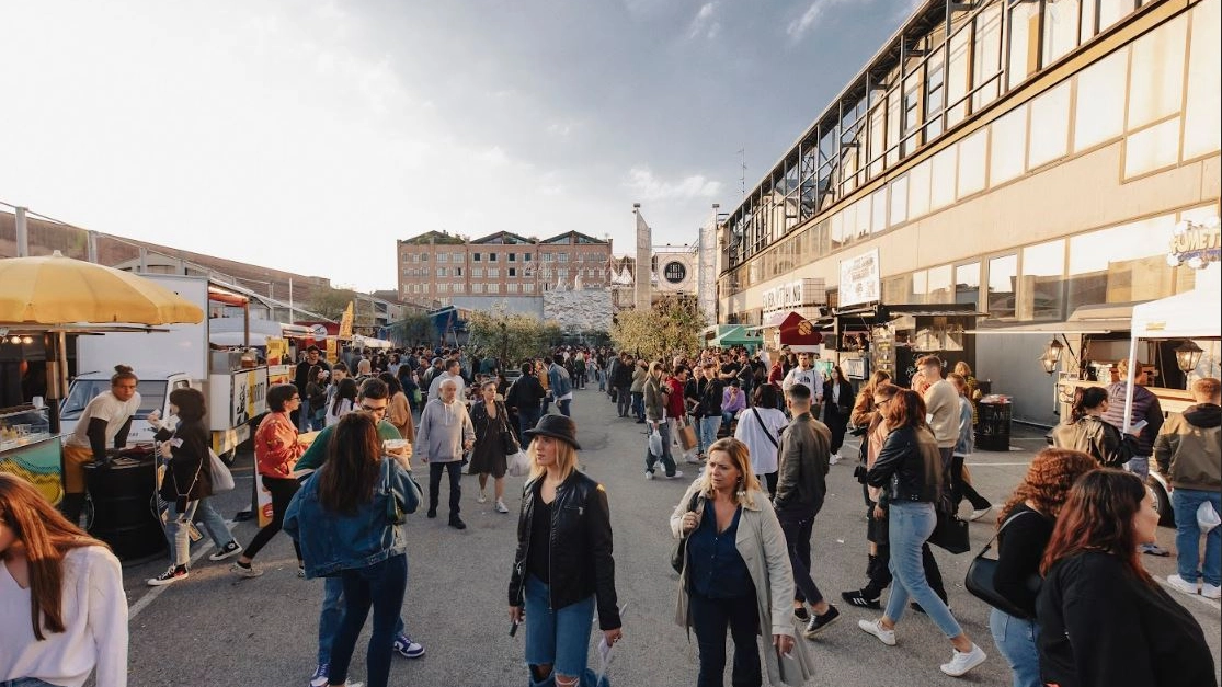 East Market: l'esterno della sede in via Mecenate