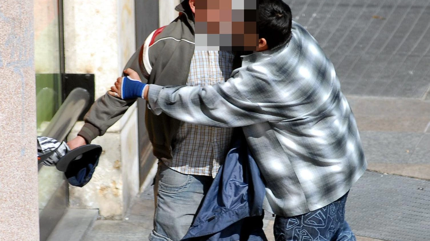 Rissa tra bande Rondò nel caos "Più sicurezza" Rissa tra bande Rondò nel caos "Più sicurezza"