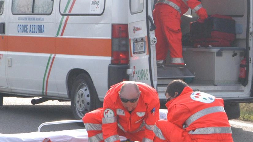 Scontro fra un’auto e un furgone, statale 526 bloccata per due ore Scontro fra un’auto e un furgone, statale 526 bloccata per due ore