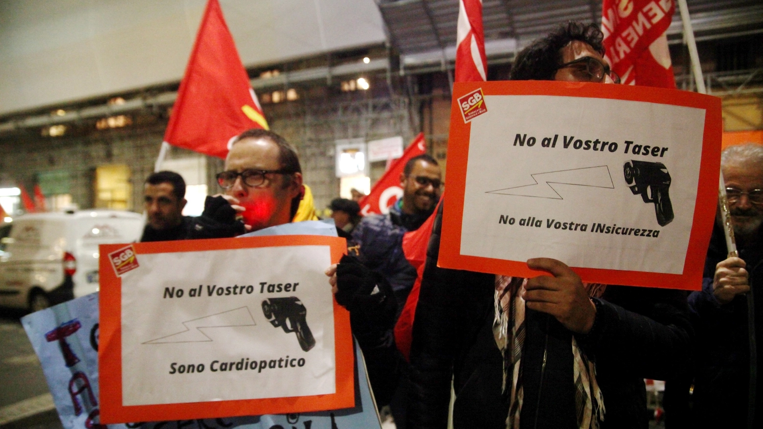 La manifestazione dei sindacati di base contro il Decreto sicurezza a Milano