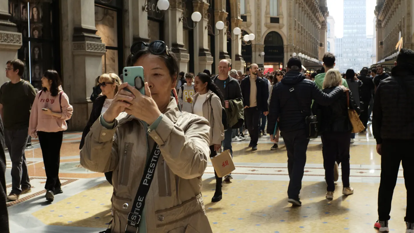 Una turista straniera in Galleria Una turista straniera in Galleria