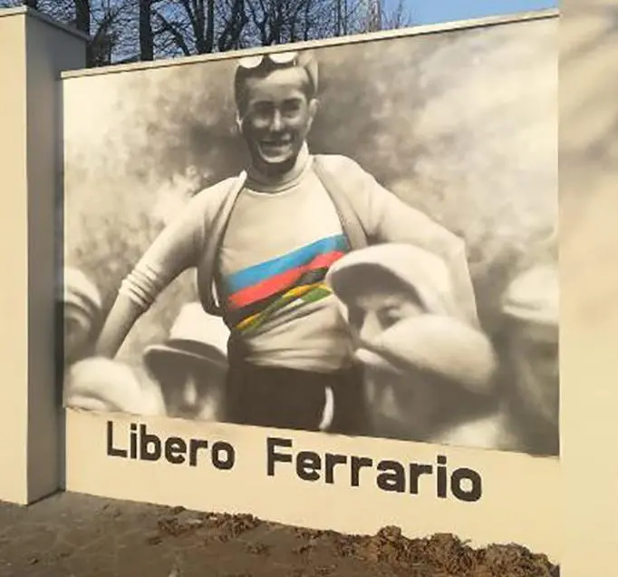 Un nuovo busto per il campione di ciclismo