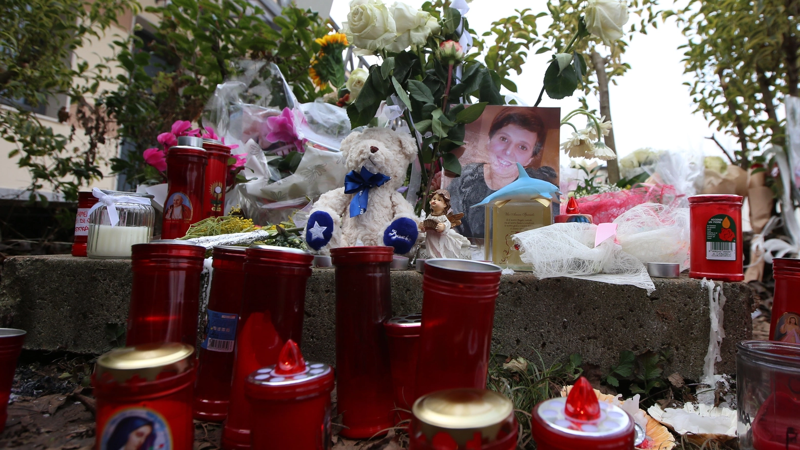 Candele accese e messaggi per Francesca Fantoni, uccisa a Bedizzole 
