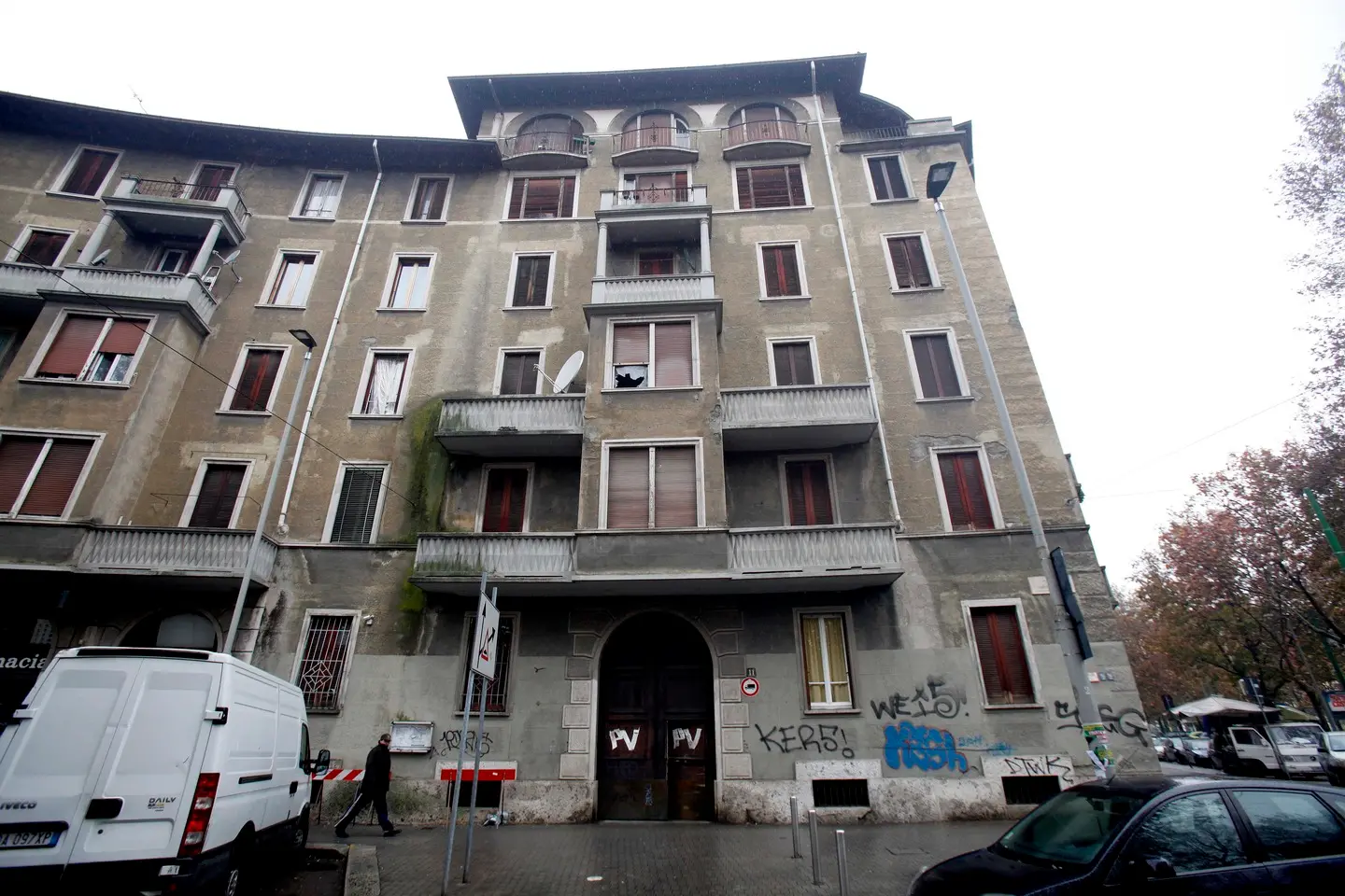 Piazzale Gabriele Rosa, anarchici sgomberati da appartamenti occupati