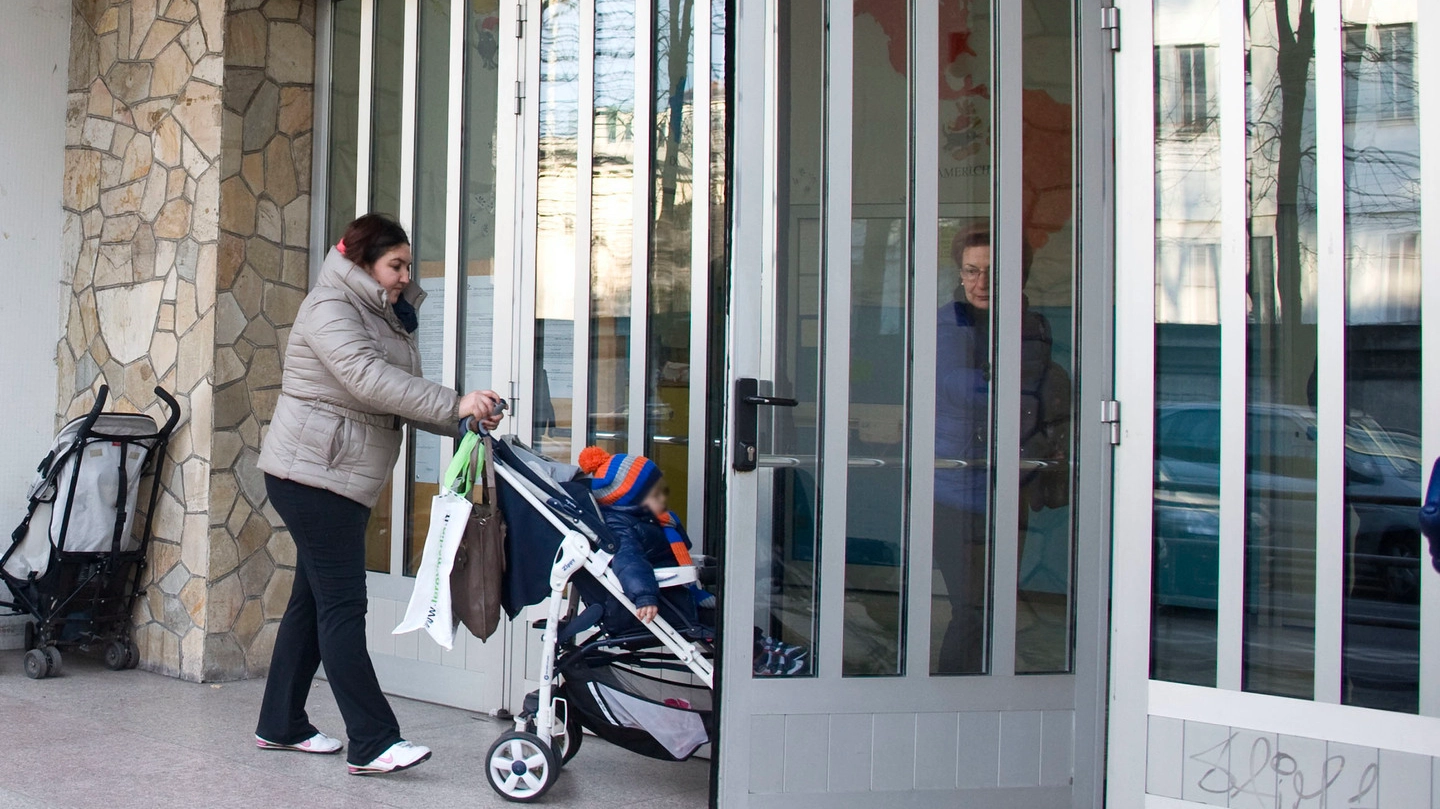 L'ingresso della scuola materna Primavera di Sesto San Giovanni