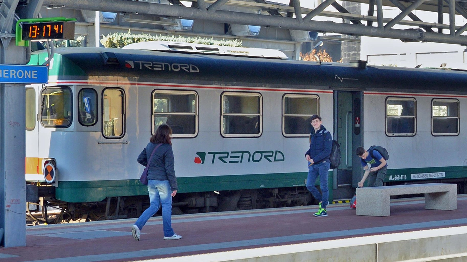 Ieri pendolari intrappolati. E i soliti ritardi Ieri pendolari intrappolati. E i soliti ritardi