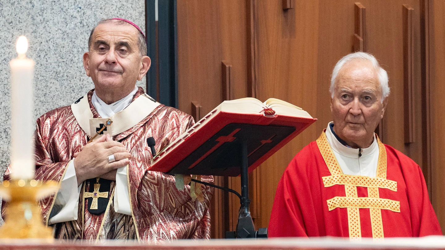 Monsignor Mario Delpini durante la messa per i 75 anni della parrocchia