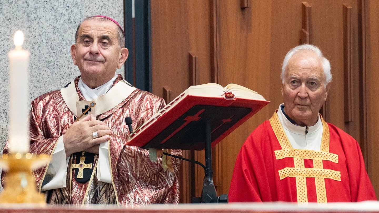 Monsignor Mario Delpini durante la messa per i 75 anni della parrocchia Monsignor Mario Delpini durante la messa per i 75 anni della parrocchia