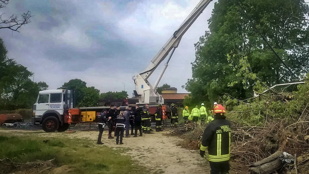 Sul posto Vigili del fuoco, carabinieri e polizia locale