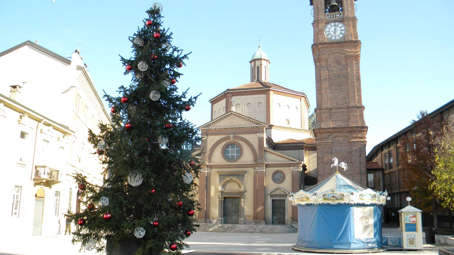 L'albero di Natale in piazza San Magno del 2013