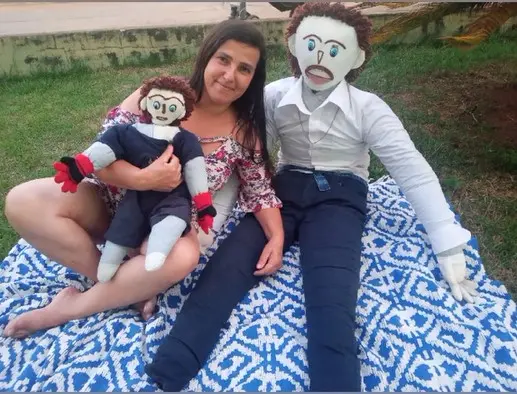 Sposa bambolotto di pezza, lui la tradisce: su TikTok il dolore di Meirivone Rocha Moraes