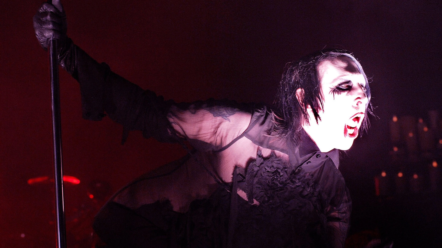 Marilyn Manson scatenato sul palco