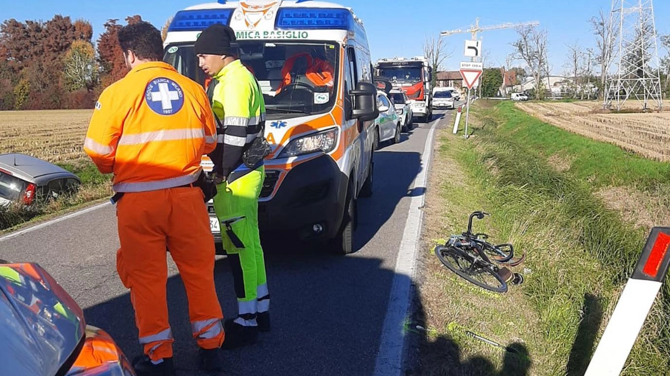 Sangue sull’asfalto. Ciclista di 62 anni muore nello scontro con un’auto Sangue sull’asfalto. Ciclista di 62 anni muore nello scontro con un’auto