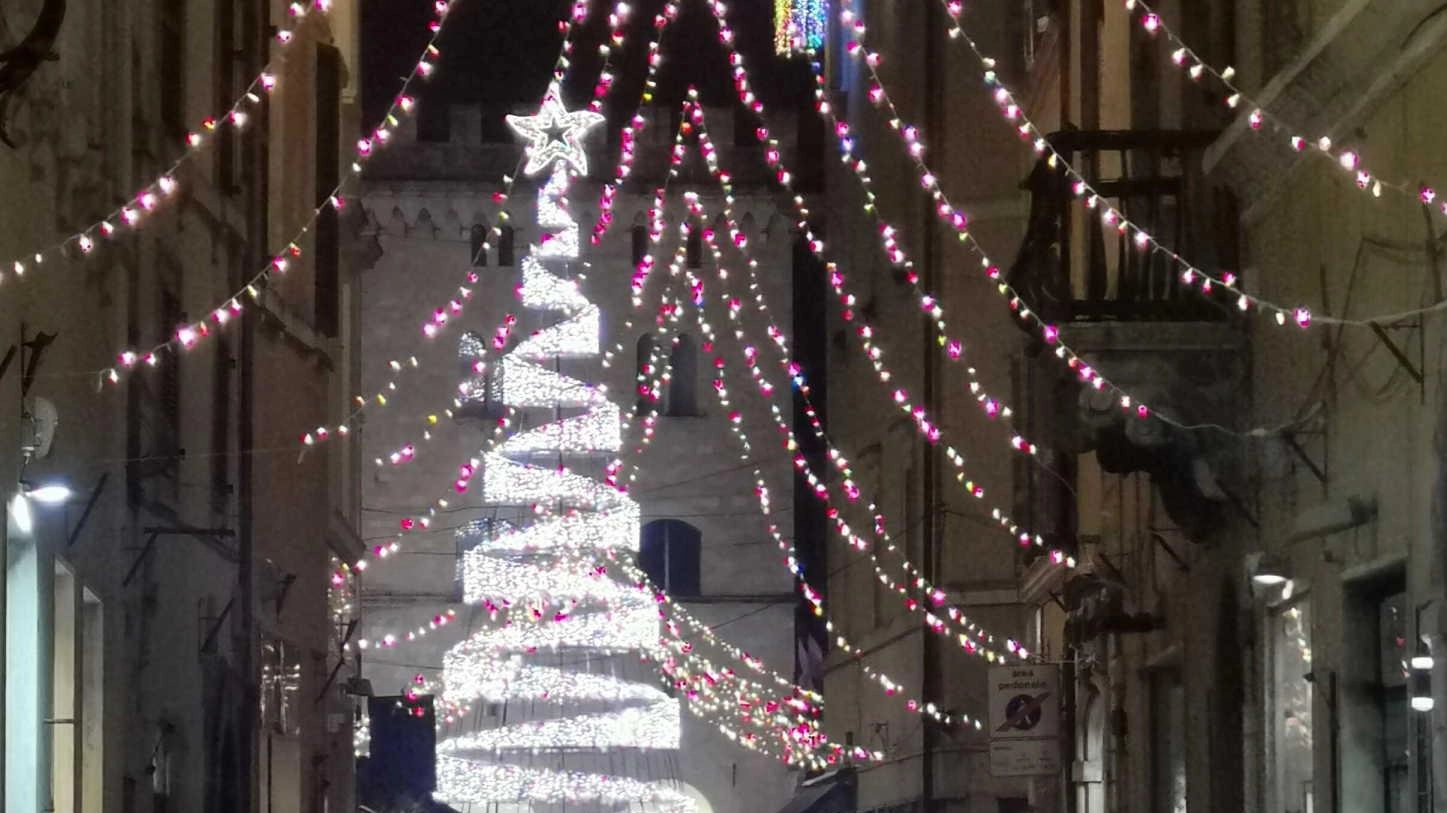 Natale più ricco. Ecco addobbi e luminarie Natale più ricco. Ecco addobbi e luminarie