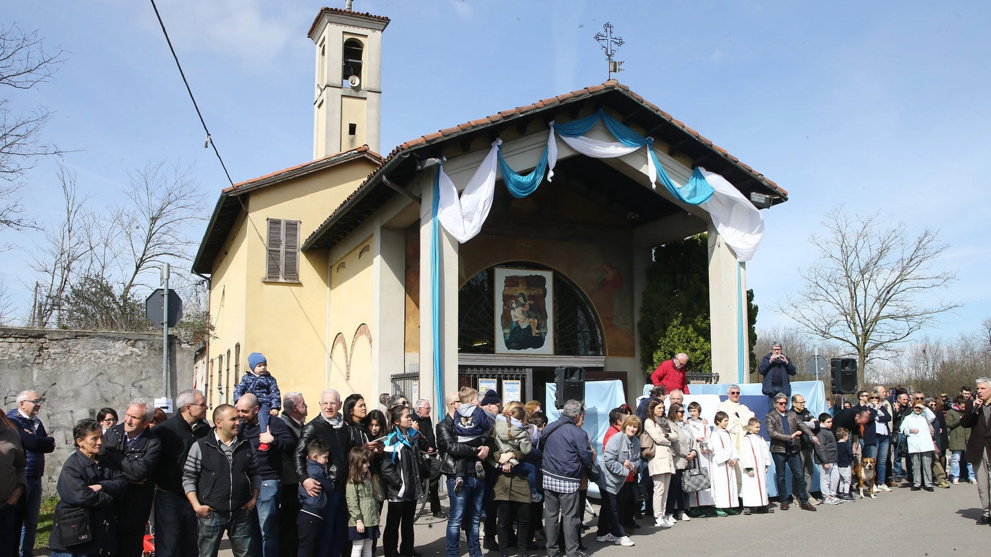 Folla a  Pasquetta a Madonna in Veroncora 