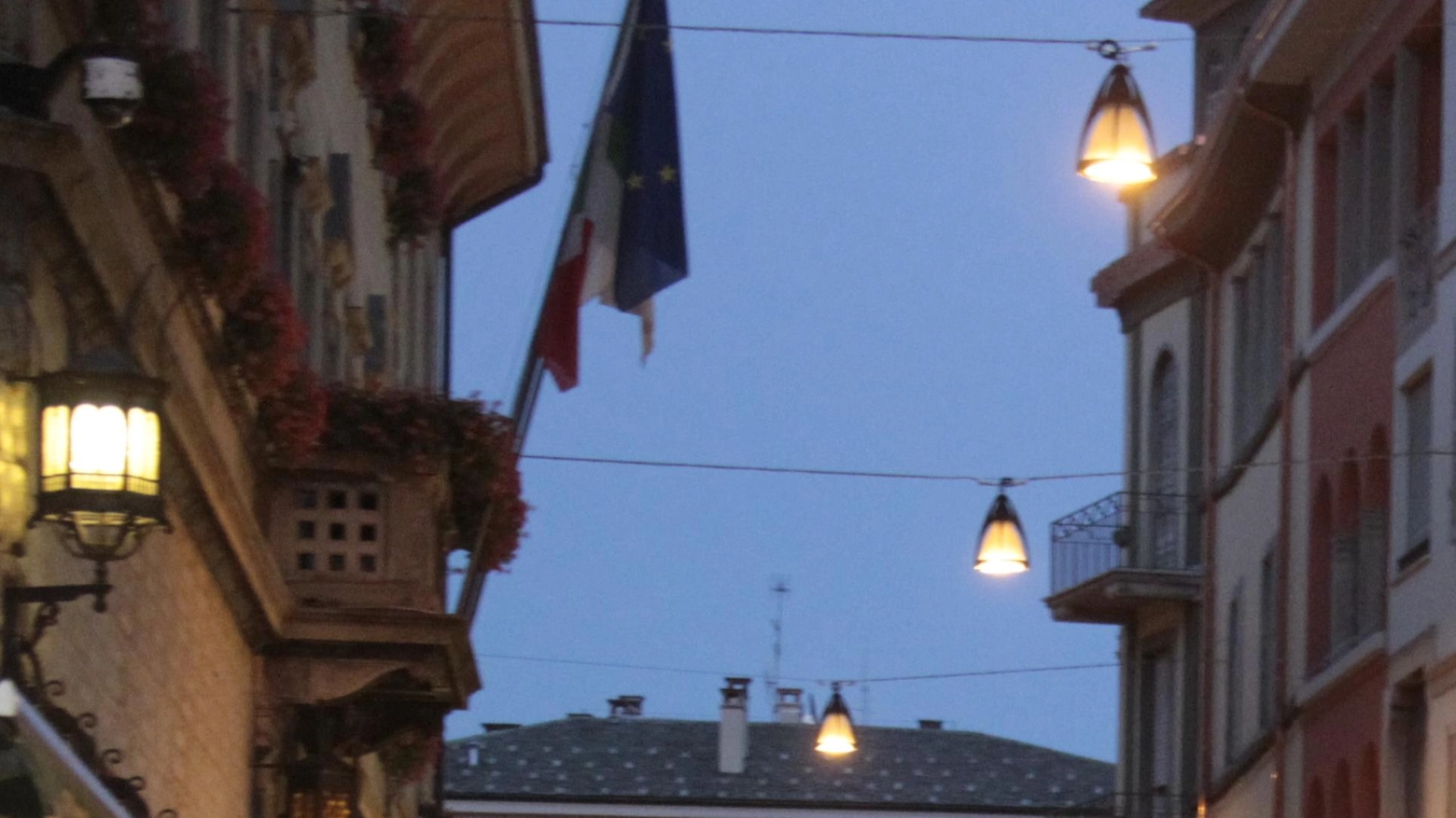 Illuminazione intelligente e con risparmi Illuminazione intelligente e con risparmi