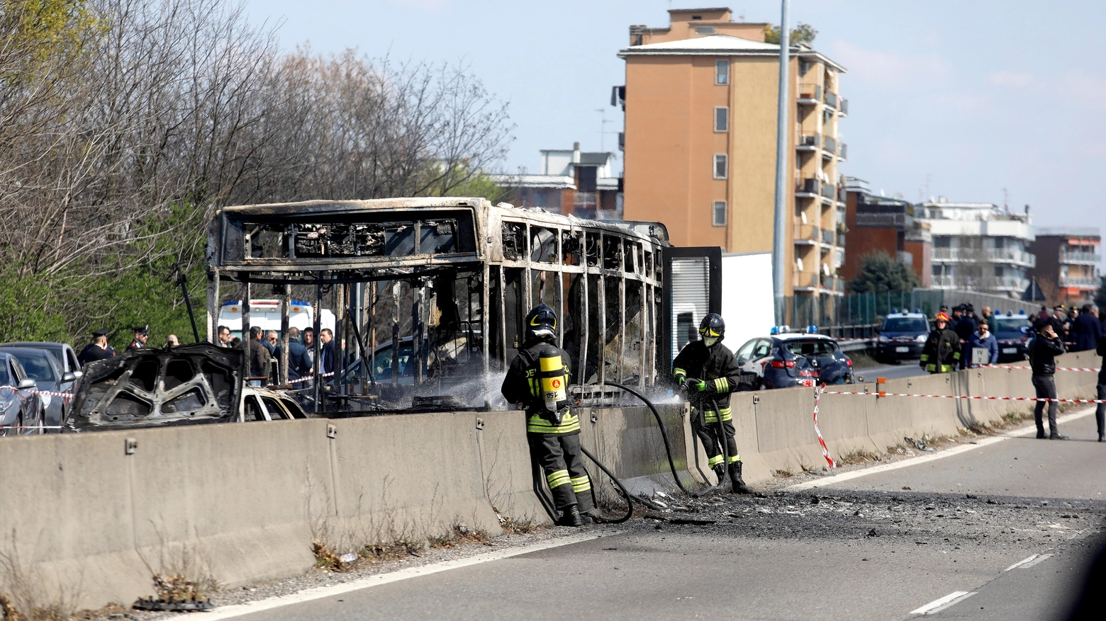 Autobus incendiato