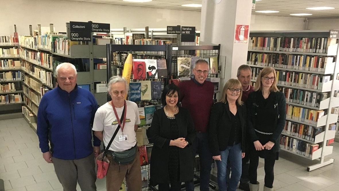 Spettacoli, canzoni e murale La biblioteca compie 50 anni Spettacoli, canzoni e murale La biblioteca compie 50 anni