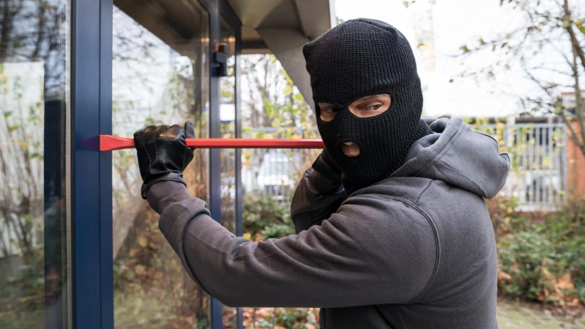 Ladro in azione (foto di repertorio)