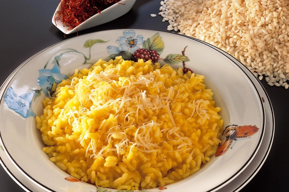Un piatto di risotto alla milanese