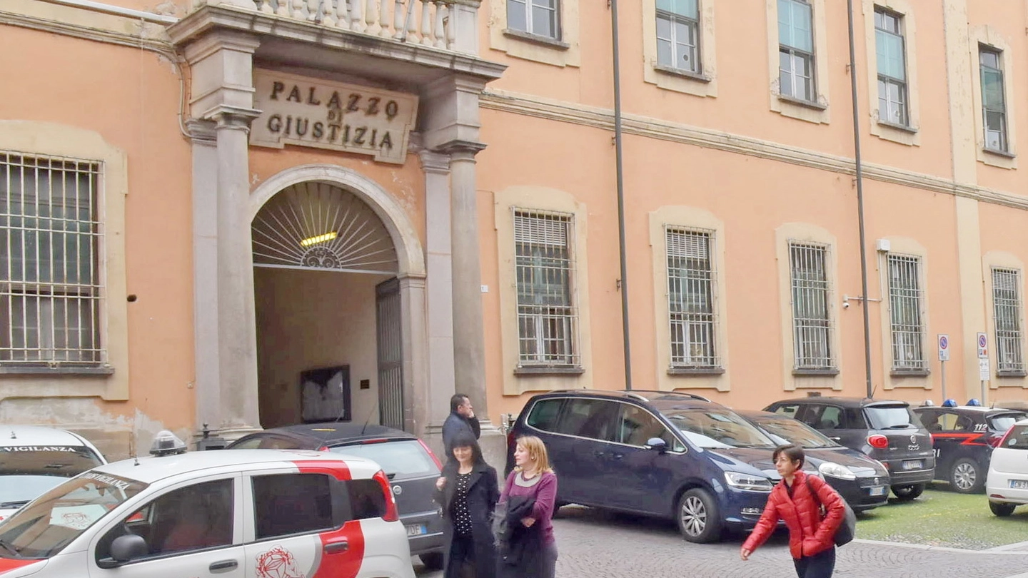 L’ingresso del Tribunale di Pavia