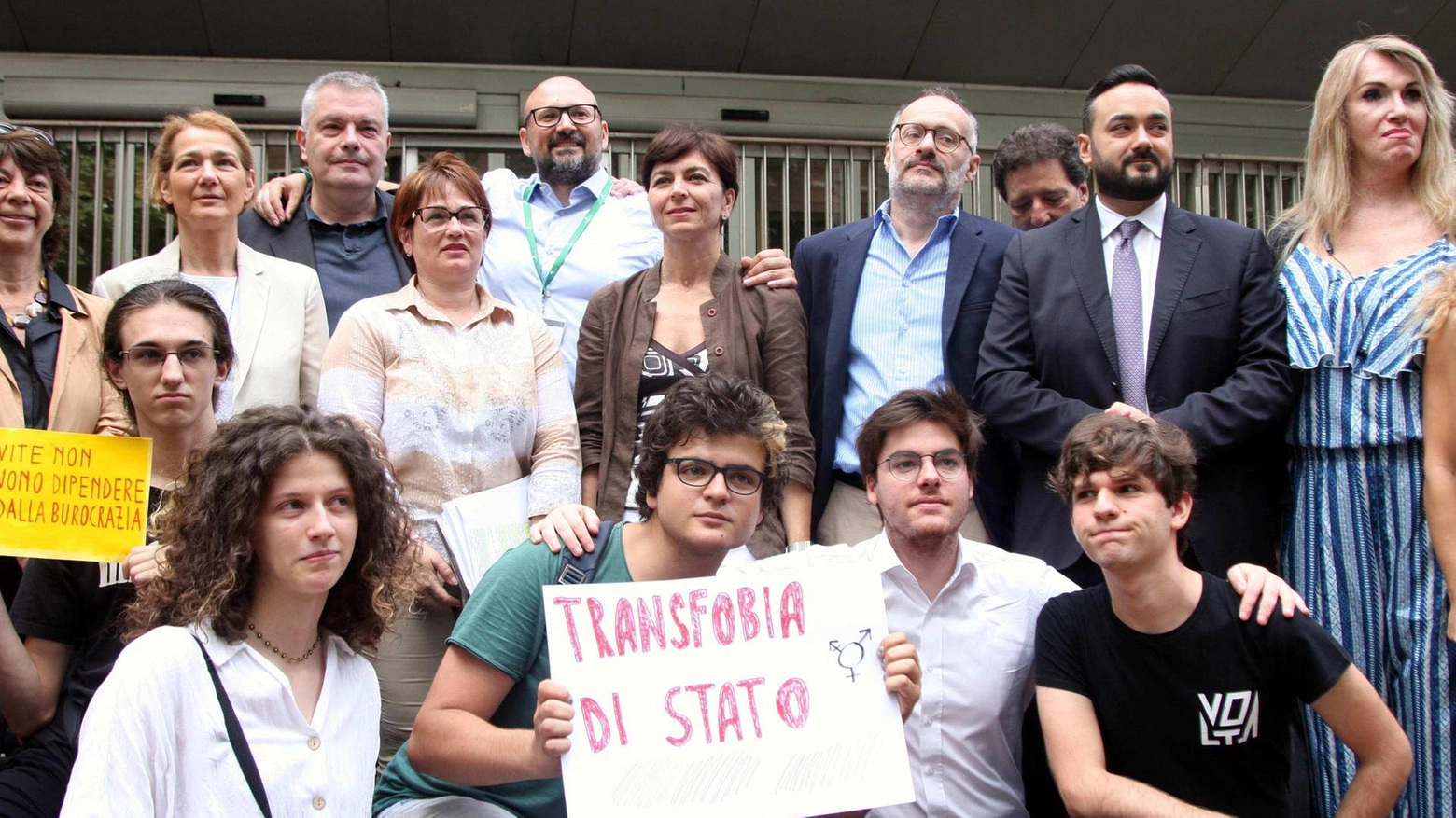 La mozione torna in aula. Carriere alias, FdI ci riprova: "Vogliamo fare chiarezza". Le opposizioni in rivolta La mozione torna in aula. Carriere alias, FdI ci riprova: "Vogliamo fare chiarezza". Le opposizioni in rivolta