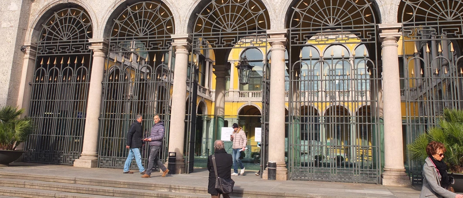 Il dibattimento al Tribunale di Monza riguarda la morte di un 50enne caduto da una tettoia. Nel frattempo però anche l’accusato è deceduto