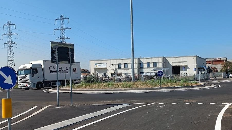 Lo spezzatino del cantiere  La nuova rotonda riapre  ma senza la tangenzialina