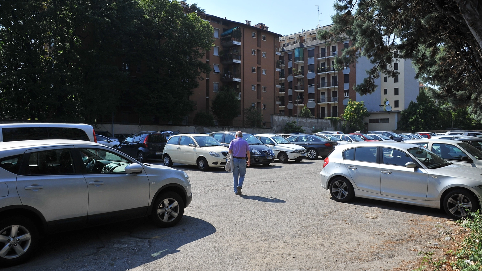 Il parcheggio della Franco Tosi a Legnano