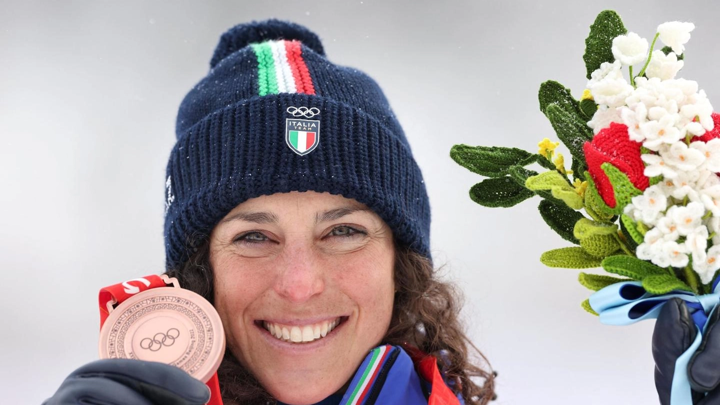 Federica Brignone con la medaglia di bronzo (Ansa)