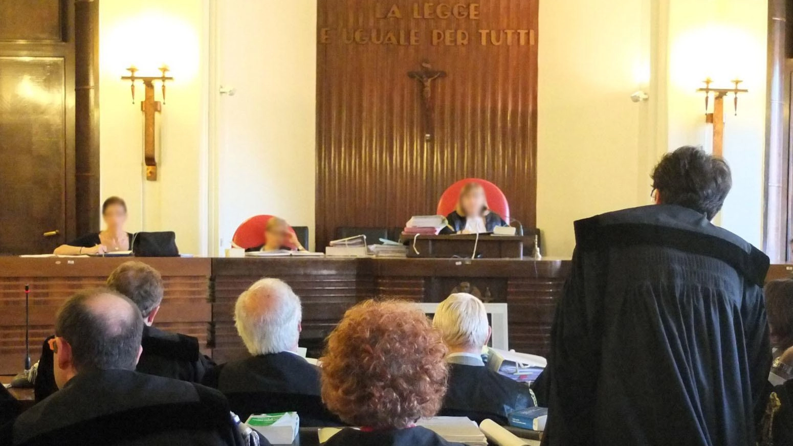 Processo a carico di oltre 40 imputati: "Stavano ricostruendo “la locale”". Dieci anni al boss della ’ndrangheta Processo a carico di oltre 40 imputati: "Stavano ricostruendo “la locale”". Dieci anni al boss della ’ndrangheta