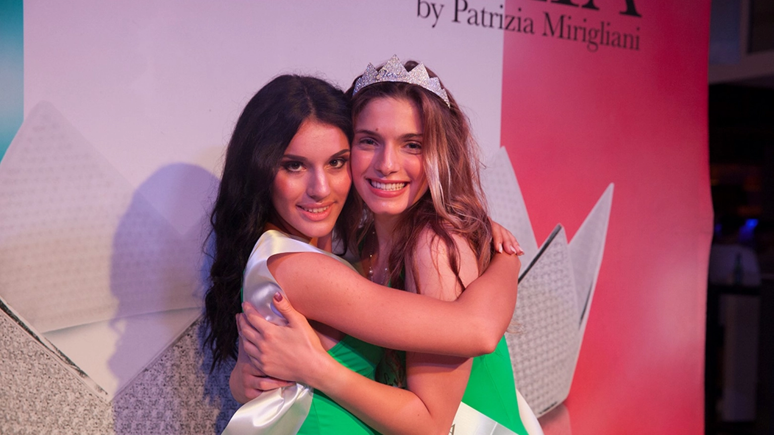 Da sinistra, Ilenia Luzzara, seconda classificata, e la vincitrice Giulia De Rosa