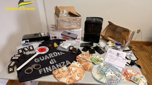 Il sequestro eseguito dalla Guardia di Finanza