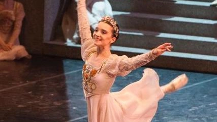 Daniela Cavalleri sul palcoscenico: l’amore per la danza è nato da bambina. Calato il sipario, la passione continua sotto forma di insegnamento