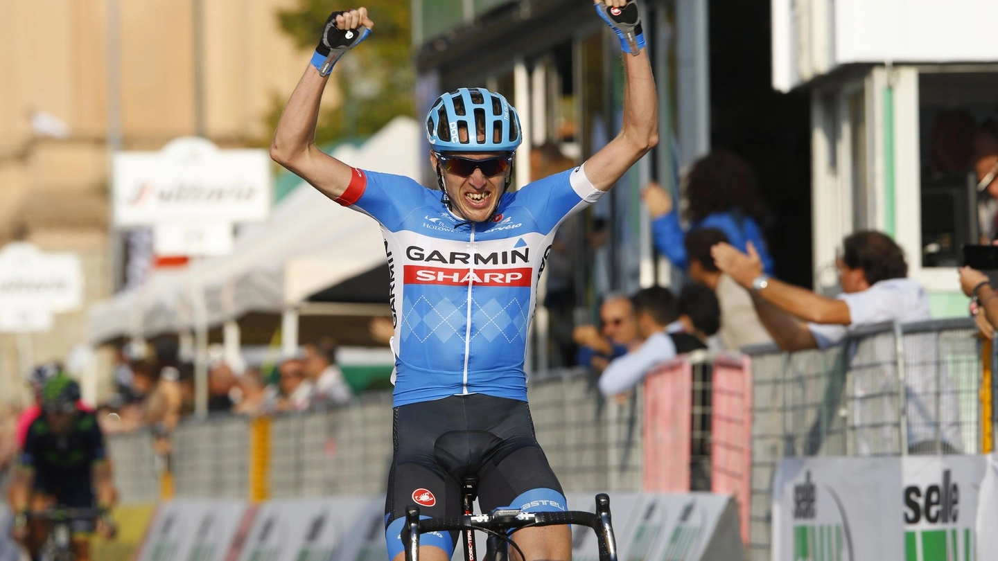 Dan Martin taglia il traguardo di Bergamo nell'edizione 2013