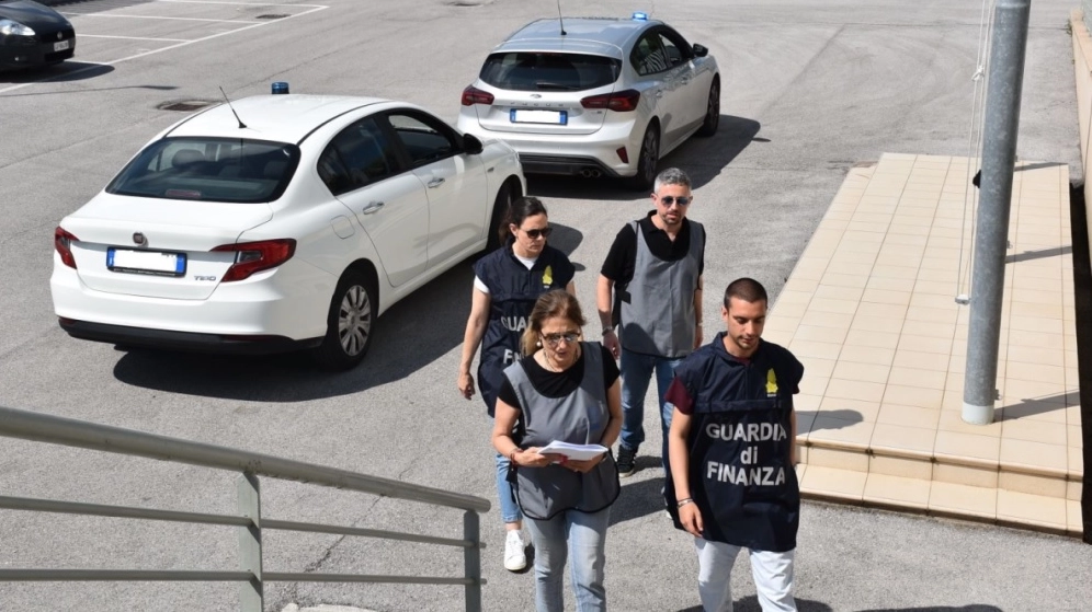 Le Fiamme Gialle hanno stroncato il traffico di contrabbando Le Fiamme Gialle hanno stroncato il traffico di contrabbando
