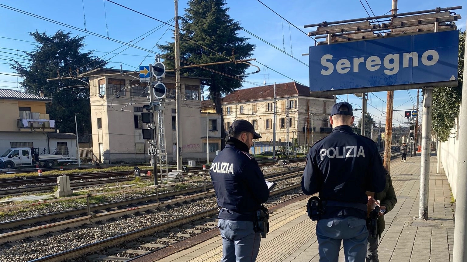 Agenti alla stazione ferroviaria di Seregno