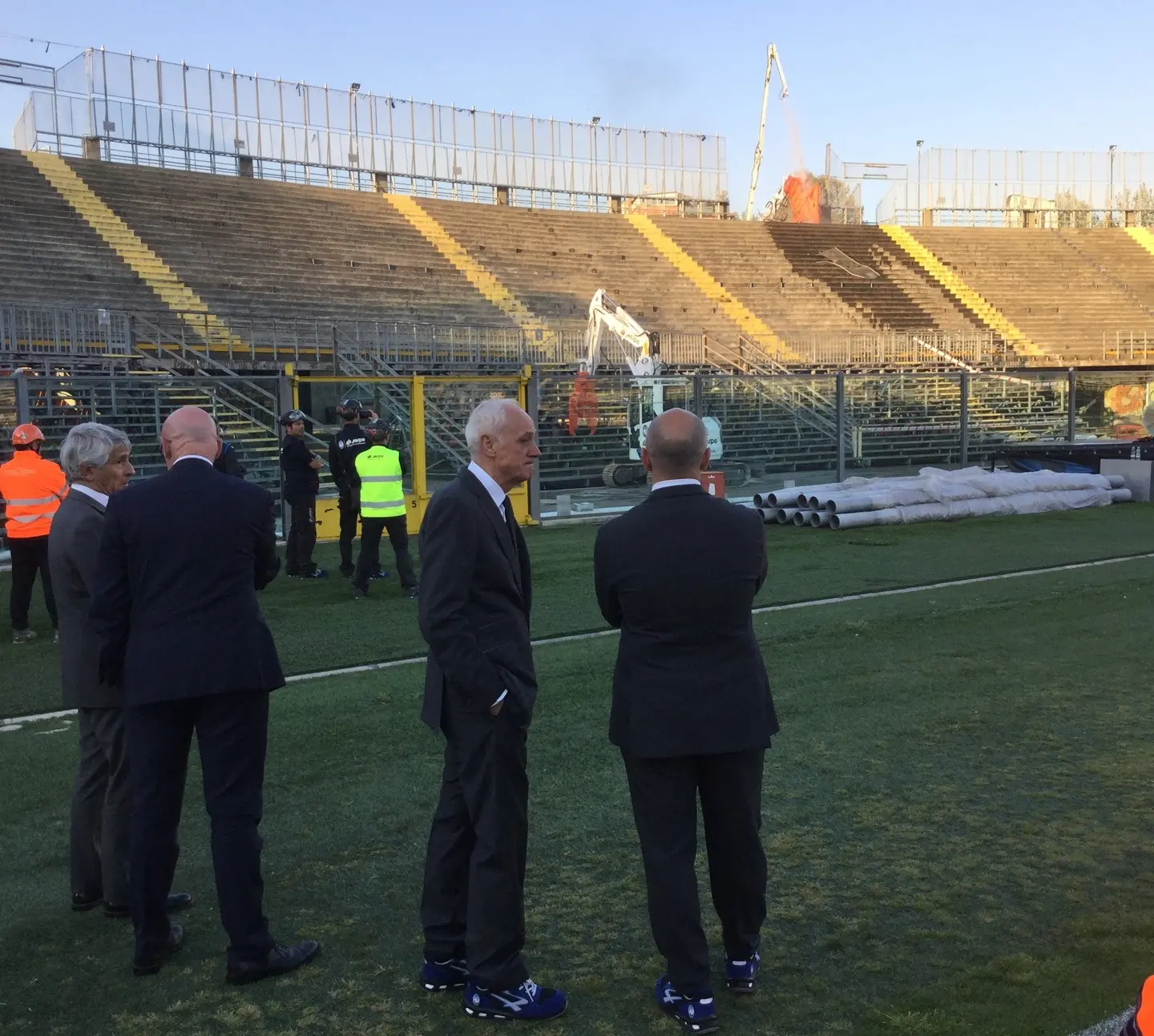 Bergamo, parte la demolizione della curva Nord / VIDEO