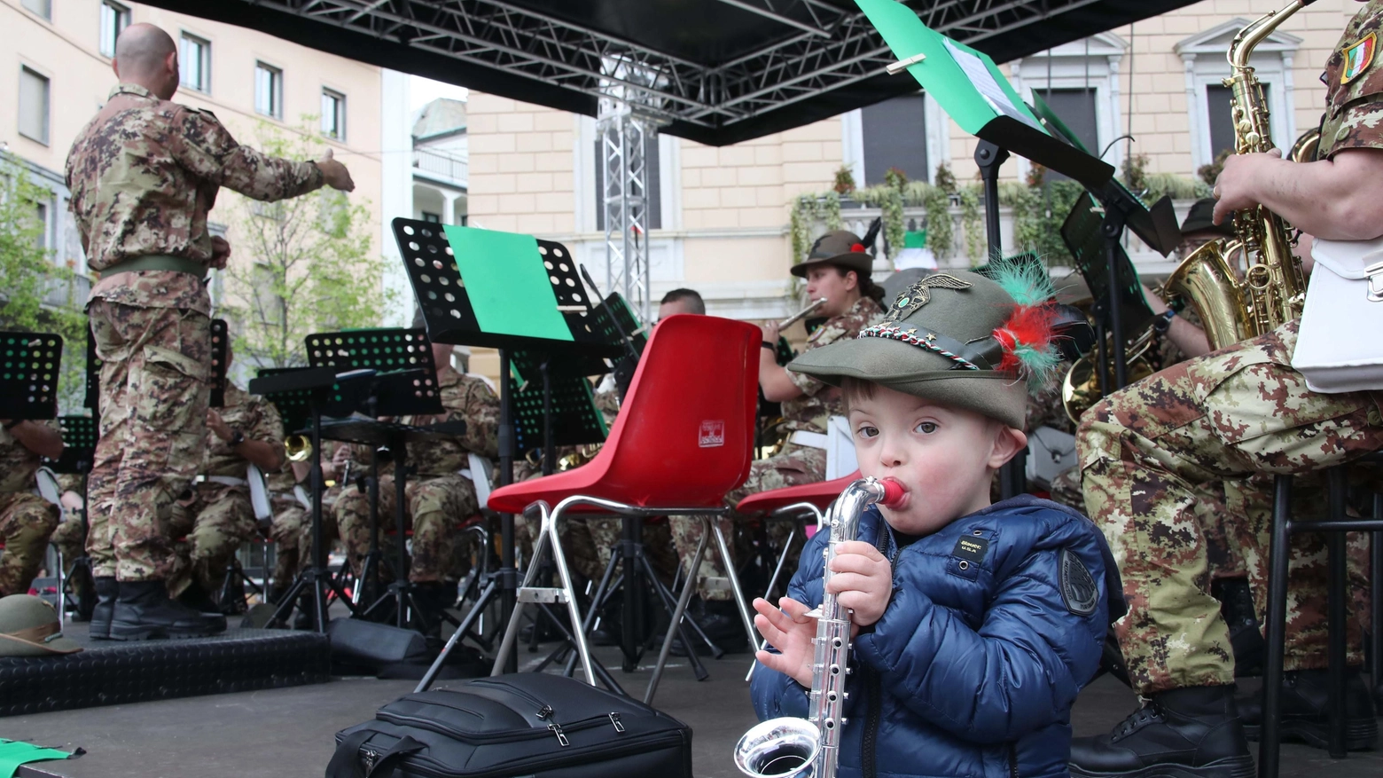 Il grande traguardo   Alpini in festa  per i primi cento anni  "Città con i tricolori"