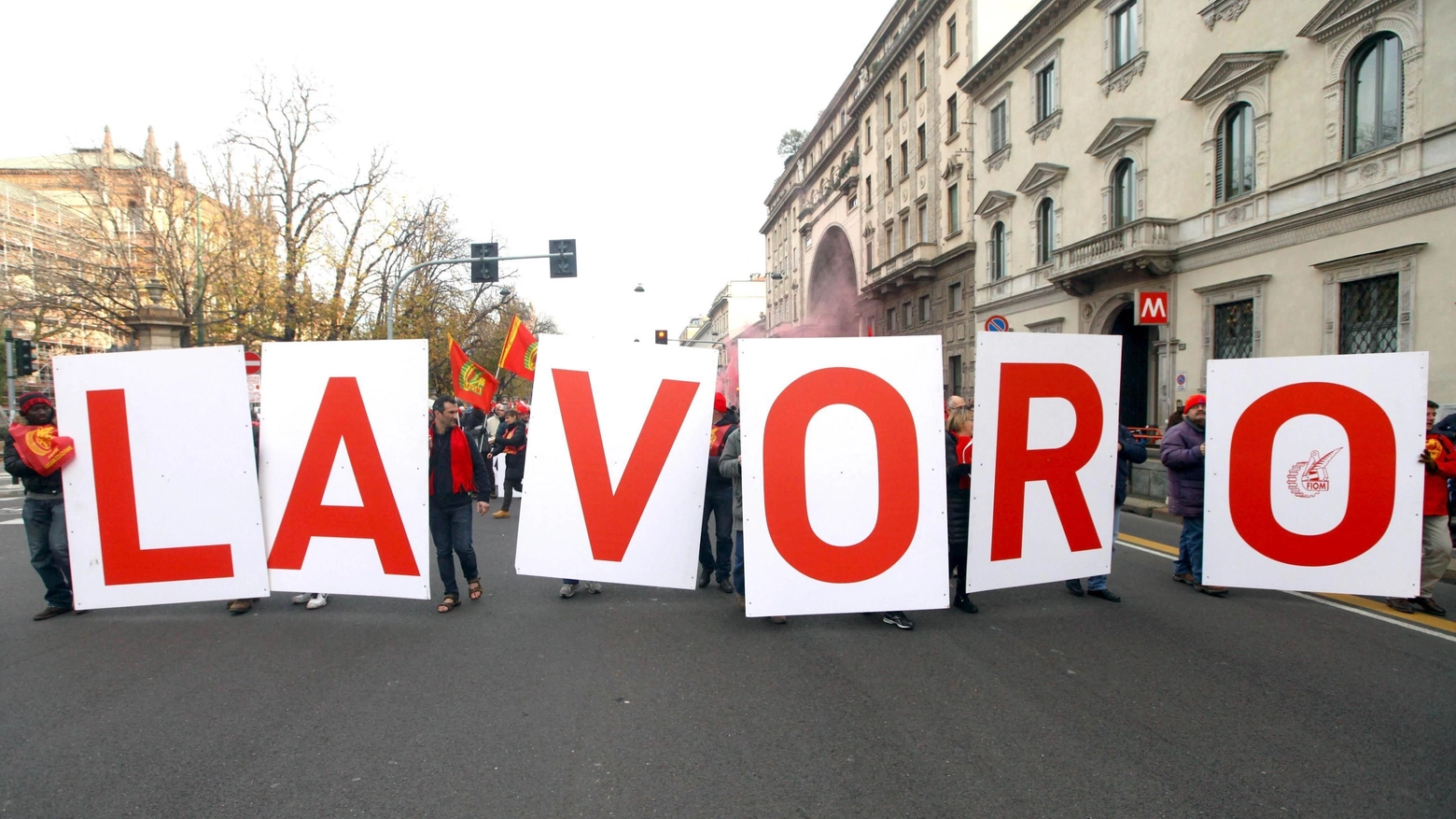 Manifestazione per il lavoro a Milano