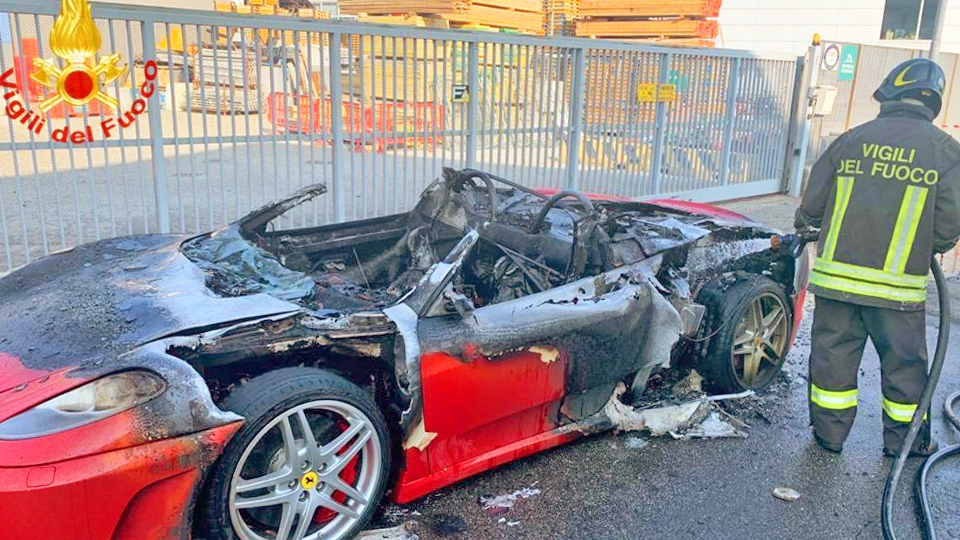 La Ferrari bruciata
