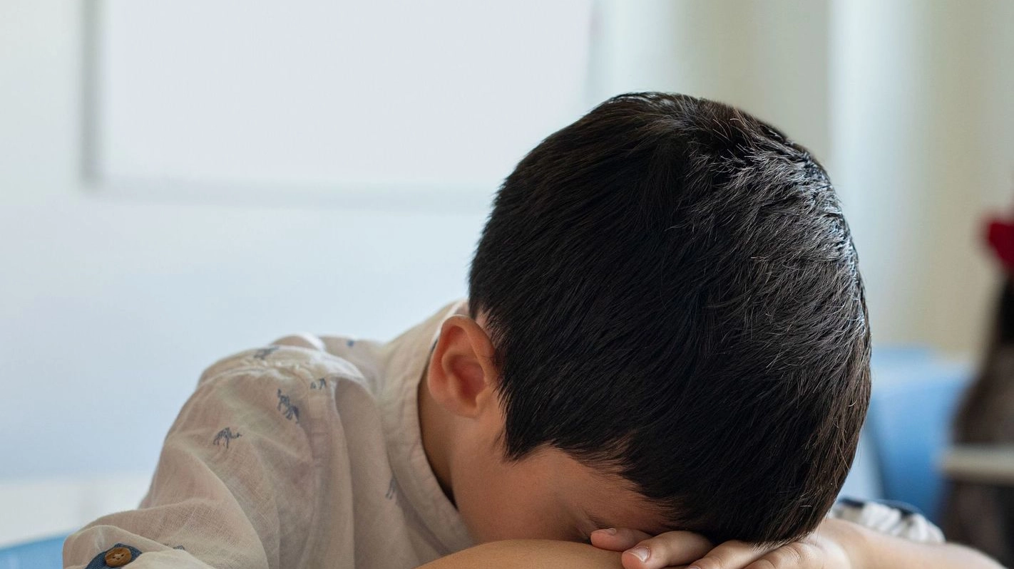 Cremona, rientra a scuola dopo un mese e viene insultato di nuovo. Il papà: "Ora basta"