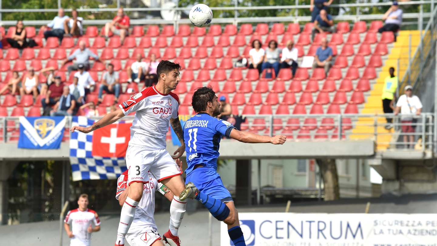L'azione del primo gol di Carpi-Brescia (foto LaPresse)
