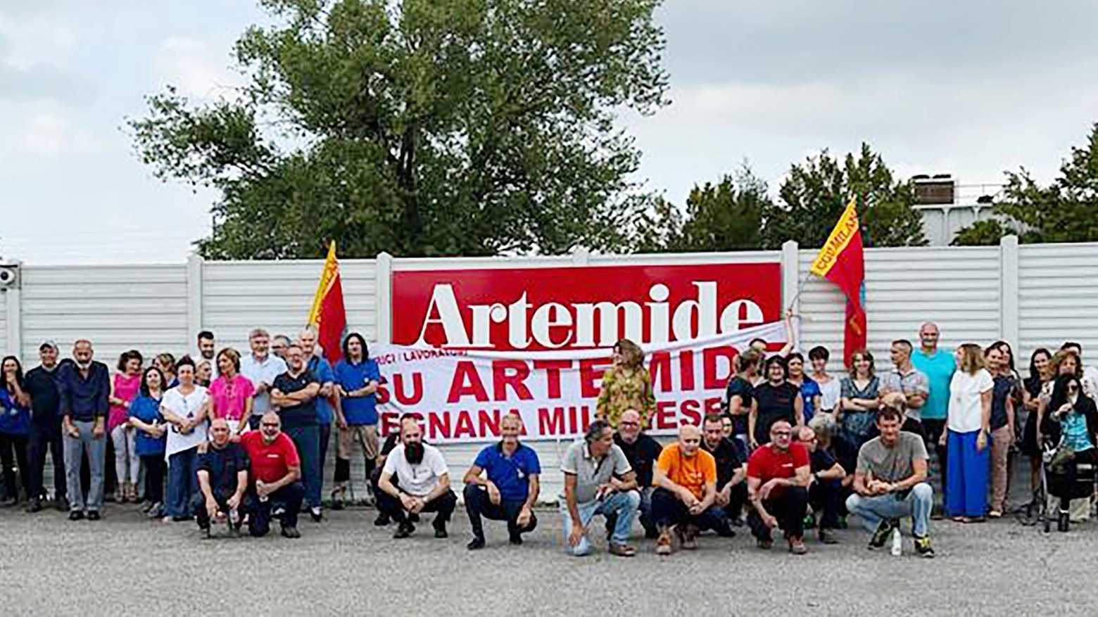 Presidio all’Artemide  Quarta volta in un mese  "L’azienda guadagna  Noi restiamo a secco"