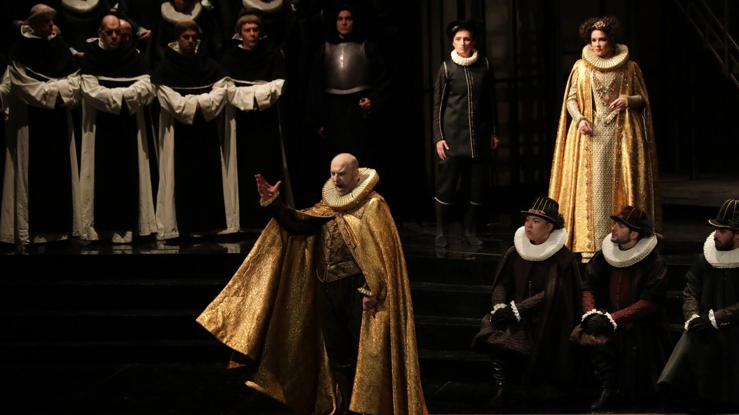 Una foto di scena del “Don Carlo” (Brescia e Amisano/ Teatro alla Scala)